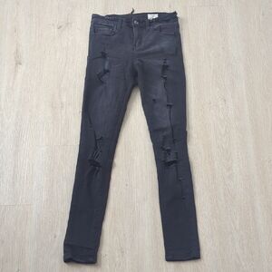 Black Skinny Jeans with Sleek Fit